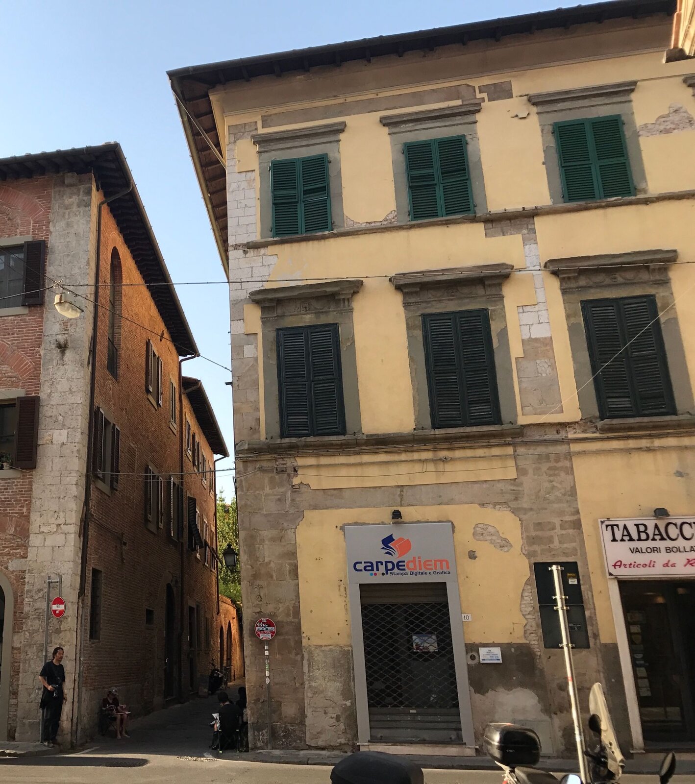 A street corner in Pisa.